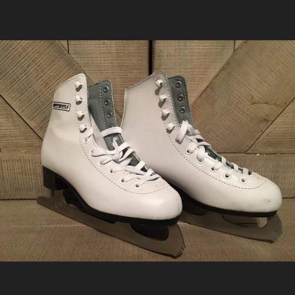 Winnwell Girls Figure Skates Size 4J Scratched - Picture 1 of 12